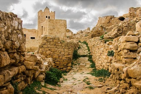 The way up to the mosque of Zriba Olia